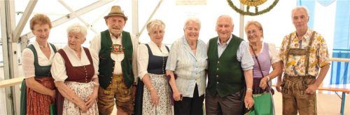 Gründungsmitglieder: (von links) Zweite Vorstandsvorsitzende Maria Niederthanner, Hildegard Ettinger, Rupert Poll, Mathilde Auer, Renate Stein, Konrad Baumgartner, Renate Pröbstl und Vorstandsvorsitzender Dr. Michael Gierlinger. Foto Steffenhagen