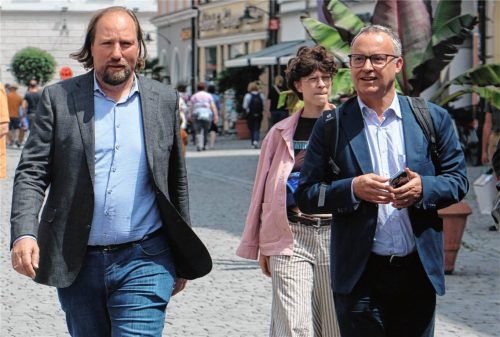 Grünen-Politiker Anton Hofreiter kam mit seinem Büroleiter Volker Leib zum Sommergespräch nach Rosenheim. Foto  Erlich