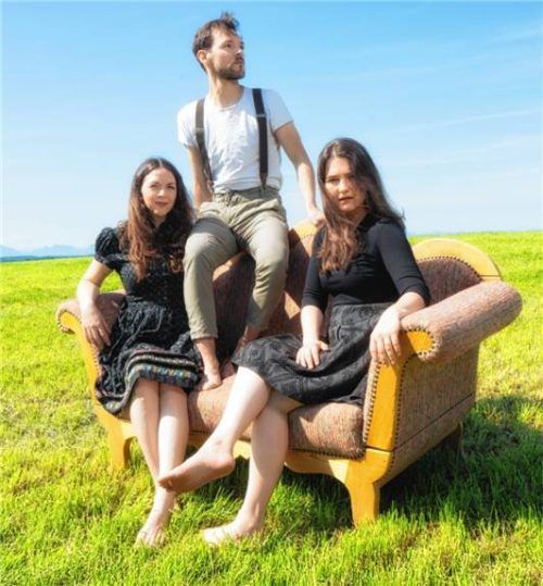 Haben ihr erstes Studioalbum aufgenommen: (von links) Christine und Thomas Beer sowie Charlotte Lang. Foto re