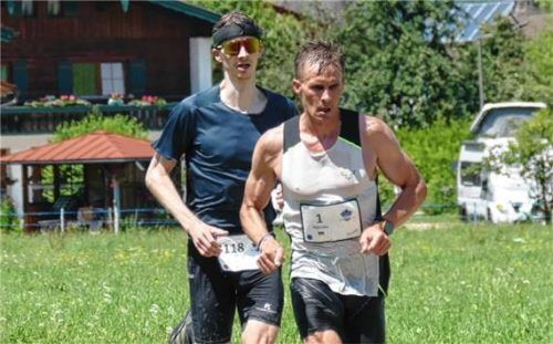 Hannes Namberger (vorne) und Nico Markgraf liefen die ganze Strecke über gemeinsam. Erst kurz vor dem Zieleinlauf setzte sich Namberger ab.Fotos Helmuth Wegscheider
