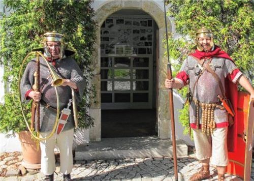 Hier wird Geschichte lebendig: Im Römermuseum Bedaium in Seeon-Seebruck sind einmal im Monat römische Legionäre und Handwerker zu Besuch. Foto Chiemsee-Alpenland Tourismus
