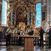 Andächtig, aber ohne Kitsch und Pomp
