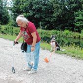 Rentnerin sammelt eine Million Kippen