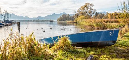 Idylle pur: Das Tourismusbüro Prien bietet besondere Bootstouren an. Foto re