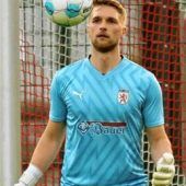 <p>Immer den Ball im Blick: Wasserburg-Keeper Lino Volkmer.Fotos Butzhammer</p>
