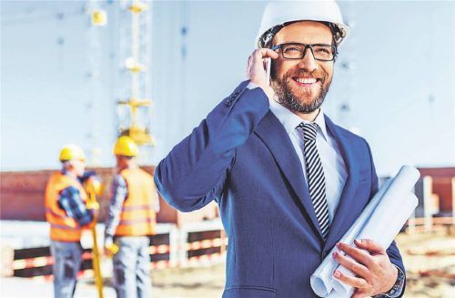 Immer schön freundlich: Vertritt der Bauleiter wirklich die Interessen des Bauherren? Foto SMARTERPIX / ARTURVERKHOVETSKIY