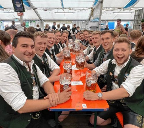 In der passenden Gemeinschaft schmeckt die Mass Bier gleich doppelt so gut.
