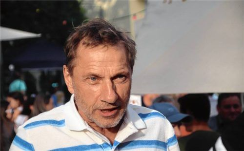 In einer NDR-Talkshow äußerte sich Schauspieler Richy Müller im Juni kritisch über eine Bäckerei in seinem Heimatort Chieming, die nach einem Umbau angeblich keinen barrierefreien Zugang für Rollstühle habe. Foto Zandl
