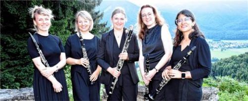 Klangvolles Ensemble: (von links) Stefanie Staroveski, Marlene Noichl, Elisabeth Baur, Stefanie Menter und Sabrina Jaimes. Foto Wunderlich