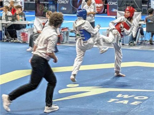 Liah Kurzmeier (rechts) auf ihrem Weg zu Gold.Foto re