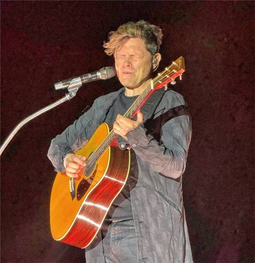 Michael Patrick Kelly füllte den Raum im Schlosspark Tüßling mit Persönlichkeit.Foto kreibich
