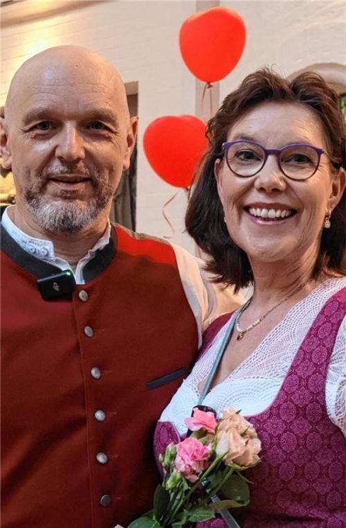 Michael und Petra haben sich zur Silberhochzeit eine Segnung ihrer Ehe gewünscht und sind daher in die Erlöserkirche gekommen. Foto Sophie Mischner