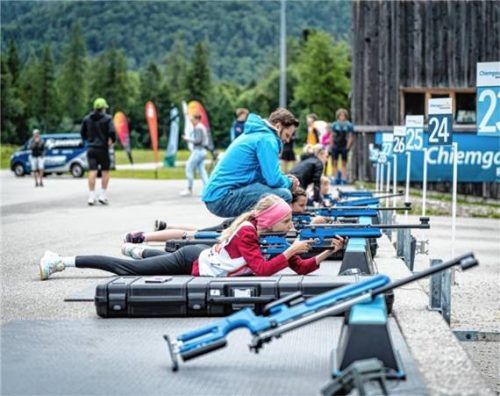 Mit Lasergewehren und Schnuppertraining versucht der Biathlon-Stützpunkt Ruhpolding seit rund zwei Jahren, Kinder für den Sport zu begeistern und Nachwuchs zu gewinnen. Foto dsv_biathlon