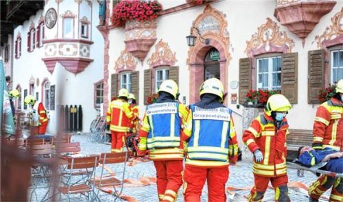Mit regelmäßigen Übungen – wie hier am Neubeurer Marktplatz – bereiten sich die Feuerwehrler auf den Ernstfall vor.