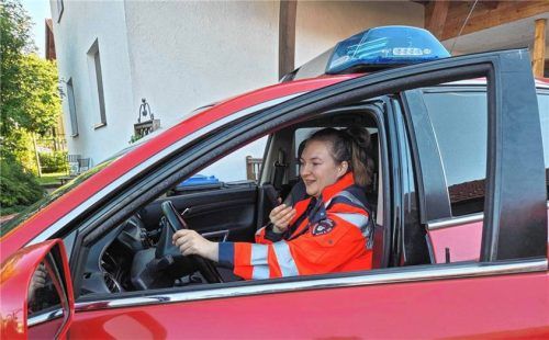 Nadja Lehner im Einsatz: Durch die Umstellung auf Digitalfunk sind die „First Responder“ im Rotter Gemeindegebiet noch schneller an Ort und Stelle, wenn Hilfe benötigt wird.