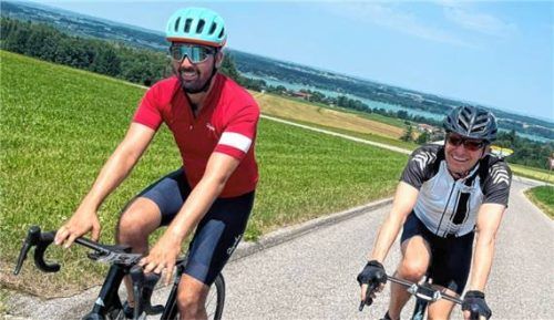 Nahmen gemeinsam am Radmarathon teil: Oberbürgermeister Abuzar Erdogan (links) und CSU-Stadtrat Florian Ludwig nutzten die Veranstaltung als Gelegenheit, um das „Wir-Gefühl“ zu stärken. Foto privat