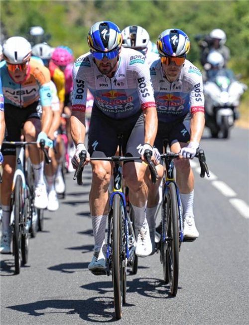 Nico Denz (vorne) und Jan Tratnik (dahinter) vom Team Red Bull-BORA-hansgrohe kämpften in der Spitzengruppe der vierten Etappe.Foto IMAGO / Belga