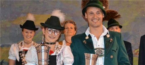 Pokal gewonnen: Pauline Hilger und Korbinian Wandinger zeigten Topleistungen. Foto Eder