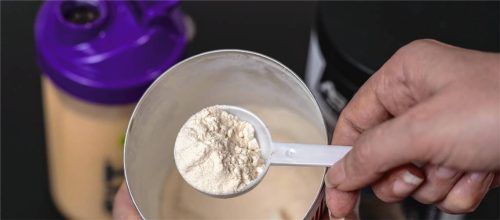 Protein-Produkte sind überall. Doch was bringt der Hype um Riegel, Shakes und Pulver wirklich? Die Rosenheimer Ernährungsexpertin Sonja Kuhnhardt klärt auf. Foto IMAGO / MiS/Privat