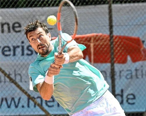 Rückhand mit voller Kraft: Sebastian Ofner spielt seit vielen Jahren für 1860 Rosenheim und kommt immer wieder gerne her.Foto Hans-Jürgen Ziegler