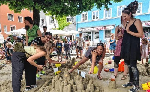 Sandburgen-Bauen in Wasserburg: Auch 2026 wird es dieses beliebte Ereignis in der Hofstatt geben. Foto Rieger