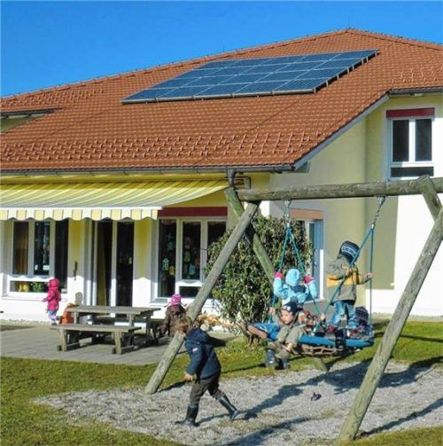 Spaß auf dem Spielplatz: Die Kindertagesstätte „Wurzelkinder“ in Rimsting. Foto Gemeinde