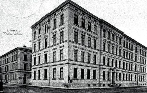 Stolzer Bau: die höhere Töchterschule in der Stollstraße.