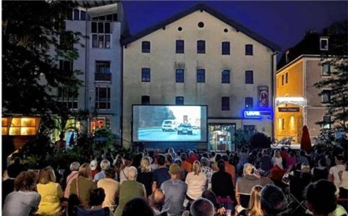Tanzen, Malen, Lesen, Filme sehen – ein volles Programm erwartet die Besucher am Salzstadel. Im Mittelpunkt steht der 30. Geburtstag der Stadtbibliothek. Foto re
