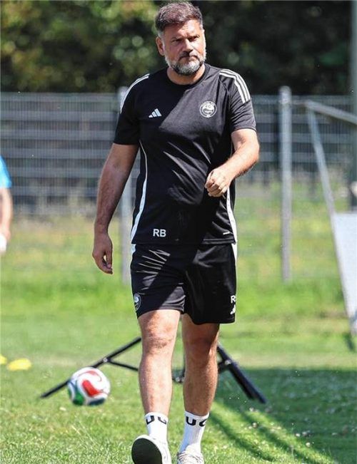 Töging-Coach Robert Berg und seine Bezirksliga-Kicker haben den Test zu Hause gegen Falkenberg verloren.Foto Zucker