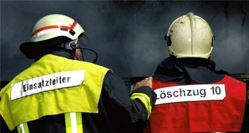 Über 300.000 Feuerwehrleute engagieren sich allein in Bayern ehrenamtlich.Foto IMAGO / CHROMORANGE