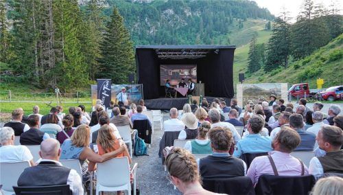 Vor dem gewaltigen Bergpanorama des Hochfelln feierte der Wirtschaftsverband Traunstein sein 160-jähriges Bestehen. Foto wittenzellner