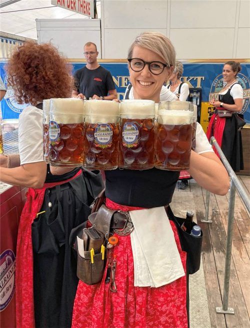 Während der zehntägigen SVB-Wiesn schleppt eine Bedienung im Schnitt 2.183 Kilogramm.