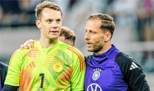 War Manuel Neuer die richtige Entscheidung für die Weltmeisterschaft oder hätte Oliver Baumann (rechts) im Tor stehen sollen? Heimische (Ex-)Torhüter stellen sich der Torwart-Diskussion bei der deutschen Nationalmannschaft. Foto Imago