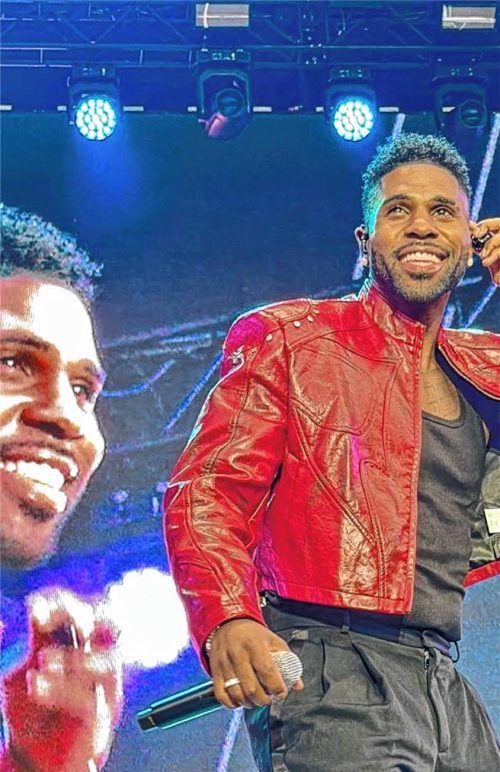 Die größte Party der Welt fand in Rosenheim statt – so sieht es zumindest Weltstar Jason Derulo.Fotos Huber