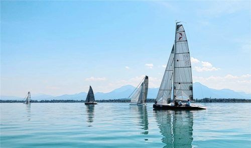 Wenig Wind, viel Hitze: Die Jubiläums-Regatta in Prien am Chiemsee wurde abgebrochen. Foto Michael Müller