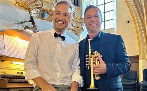 Wolfram Heinzmann (links) und Hans Jürgen Huber spielen am Sonntag ein breit gefächertes Programm.Foto re