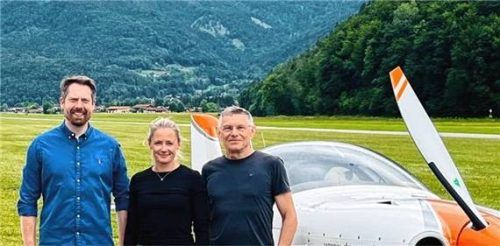 Zur neuen Vorsitzenden wurde Stefanie Wiesmann (Mitte) gewählt. Komplettiert wird der Vorstand durch Toni Liedl (rechts) und Bürgermeister Johannes Weber. Foto Gemeinde Unterwössen