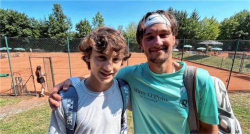 Zwei Spieler des TSV 1860 Rosenheim standen sich im Qualifikationsfinale gegenüber: Vincent Szabados (links) und Tom Bremer. Foto Karlheinz Kas
