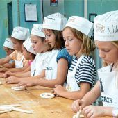 Zu Besuch in der Backstube: So wird eine Breze gedreht