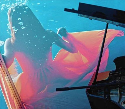 Abschlusskonzert der Kunstperformance „Aktion 9.09“: Pianist „Stranger“ präsentiert ein einzigartiges Werk, das aus den Begegnungen der Aktion entstanden ist. Foto Neyses/Hollenbach