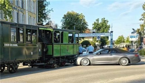 An dem BMW entstand ein geschätzter Schaden von rund 15.000 Euro. Die Bockerl-Bahn wurde nur marginal beschädigt. Foto hö