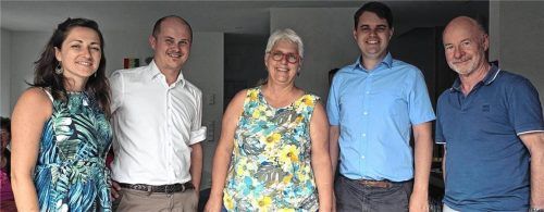 Auf dem Bild zu sehen sind (von links) Asmira Krzalic, Fachdienstleitung Ambulante Hilfen zur Erziehung und Jugendwohnen, Caritas-Kreisgeschäftsführer Wolfgang Ehrenlechner, Caroline Schwägerl, Dritte Bürgermeisterin Kolbermoor, Leonhard Sedlbauer, Zweiter Bürgermeister Kolbermoor, und Uli Meyrl, Caritas Fachdienstleitung Ambulante Hilfen zur Erziehung und Jugendwohnen. Foto Caritas