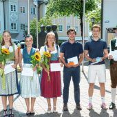 Auszeichnung für Absolventen im Rathaus