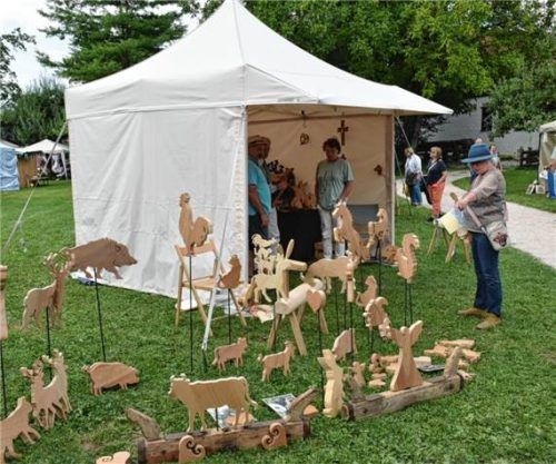 Aus Holz entstehen diese Tierfiguren. Foto Wunderlich