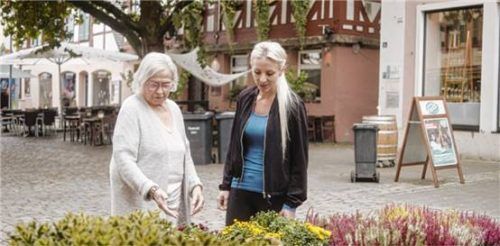 Bei alltäglichen Dingen wie Einkaufen unterstützt die Firma „Homecare“ aus Bad Aibling Senioren. Foto re