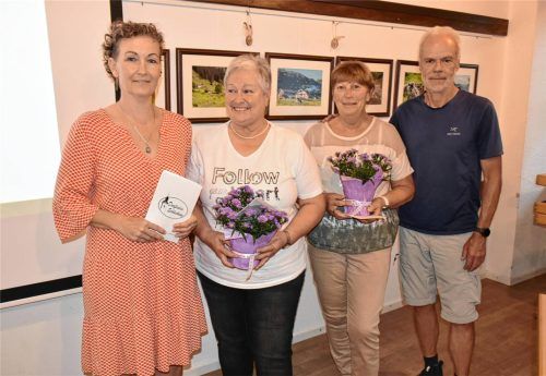 Bei der Verabschiedung: (von links) Martina Hammerl-Tiefenböck, Traudl Aigner, Dori Sigl und Claus Rathje. Foto Wunderlich