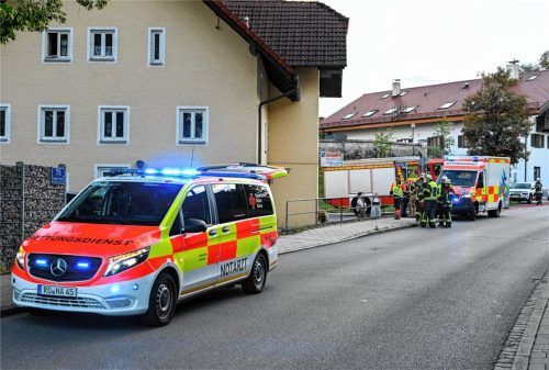 Beim Vermischen von Chemikalien für selbst gebastelte Pyrotechnik sind zwei Jugendliche in Aising schwer verletzt worden, auch die Kriminalpolizei ermittelt. Foto Steinberger/EinsatzReport