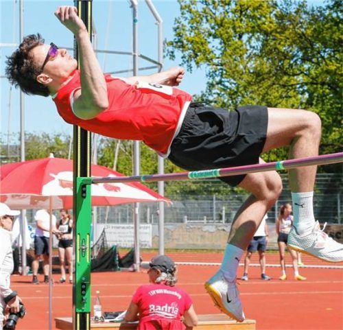 Clemens Bleiziffer vom TSV Wasserburg wurde bayerischer Meister im Hochsprung der Jugend U20.