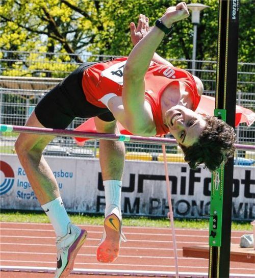 Daniel Herzog vom TSV Wasserburg wurde bayerischer Meister im Weitsprung und über 110 Meter Hürden.Fotos Stuffer
