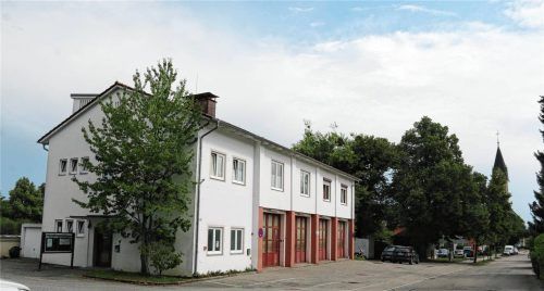 Das alte Feuerwehrhaus in Schloßberg: Nach mehr als fünf Jahrzehnten erfolgt nun ein Neubau. Foto  Schwitteck
